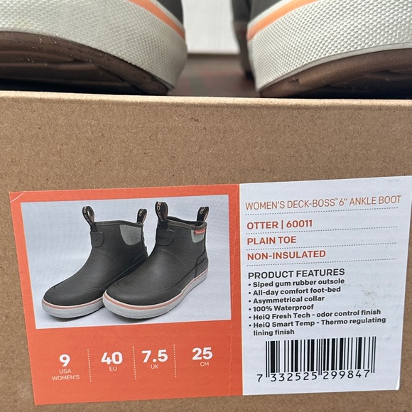 Brand New Grundéns Women's Deck Boss 6” Ankle Boots - Olive - Picture 11 of 11